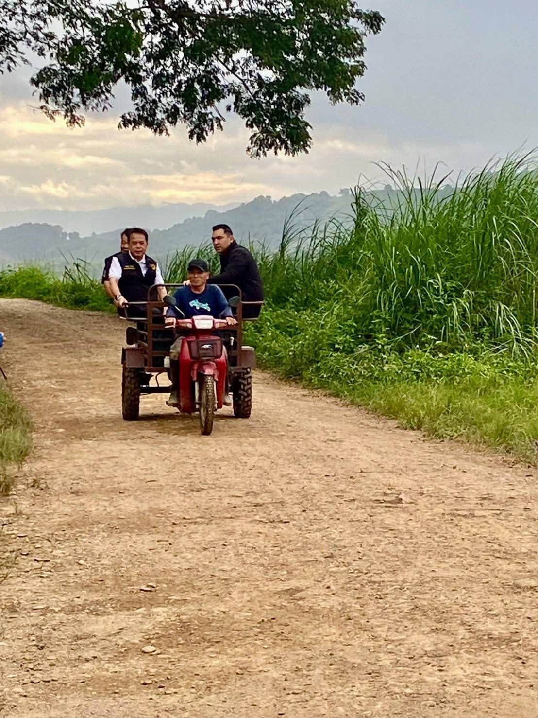 title - ส.ป.ก. ร่วมคณะ รมช.เกษตรฯ ลงพื้นที่น่าน ติดตามสถานการณ์อุทกภัย เร่งแผนเยียวยาฟื้นฟูเกษตรกร